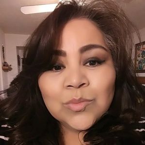 Meet your Posher, Yolanda